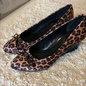 New Bandolino Leopard Print Women's Shoes with Bow Detail.